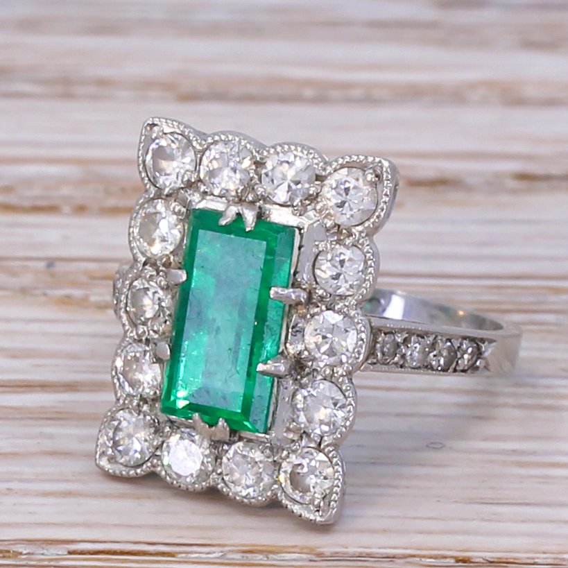 art deco 106 carat emerald 038 146 carat old cut diamond cluster ring circa 1940